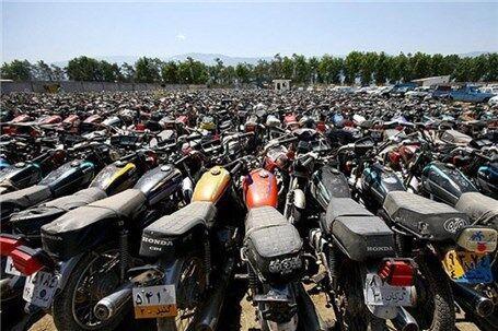 خبرنگاران شهروندان تهرانی برای ترخیص موتورسیکلت به دفاتر پلیس