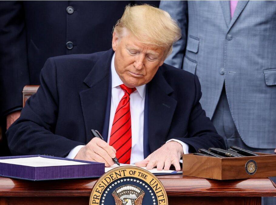 خبرنگاران ترامپ توافق تجاری جدید آمریکای شمالی را امضا کرد