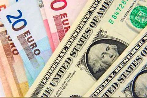 دلار ویورو سال پیش در بازار تهران چه میزان نوسان داشتند