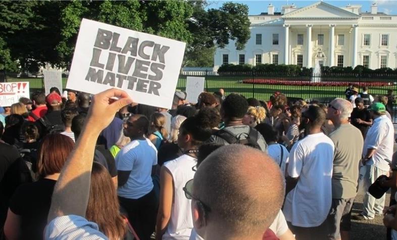 تظاهرات معترضان کاخ سفید را تعطیل کرد