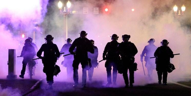 استفاده از گاز اشک آور علیه معترضان در دو شهر بزرگ آمریکا ممنوع شد