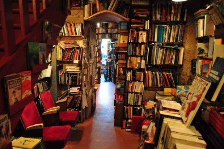 اتاق جیغ کتابفروشی مشهور شهر قاهره