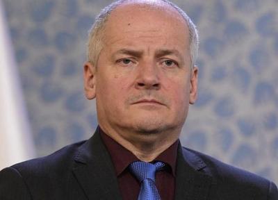 حضور بدون ماسک وزیربهداشت چک در رستوران، نخست وزیر: برکنارش می کنم