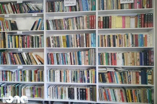 کتابخانه دار شدن یک روستا در سردشت به همت هنرمند کتاب دوست سنندجی