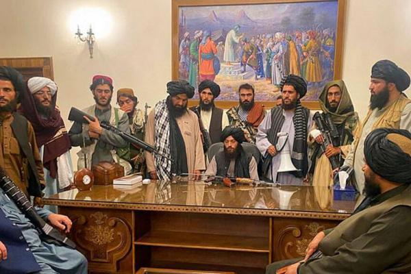 اعلام انتها جنگ به وسیله طالبان و هرج و مرج در کابل