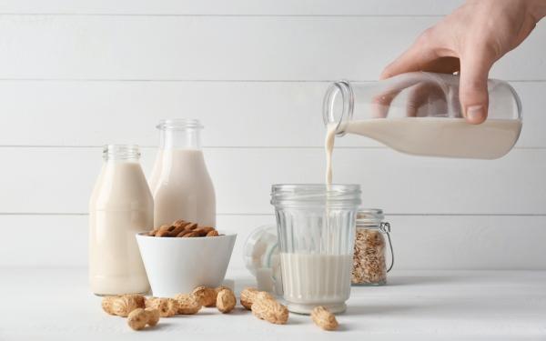 این 6 ماده غذایی که نباید با شیر خورد
