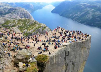 صخره پالپیت (Preikestolen): جواهری بر فراز آبدره لیسه فیورد نروژ
